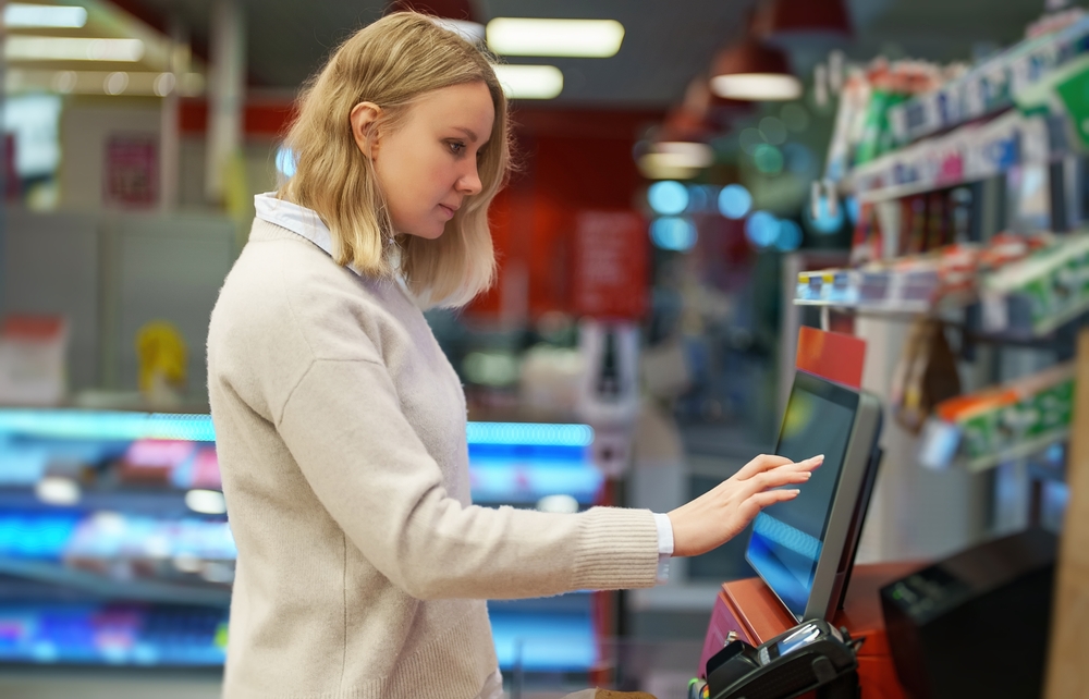 Come un totem kiosk cashless per un negozio aiuta a risparmiare e a fidelizzare il cliente